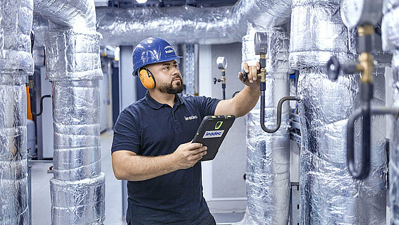 Leadec employee maintaining thermal power station.
